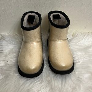 UGG Kids Classic Clear Mini II Boots Unisex Ankle Booties Grade School Size 12